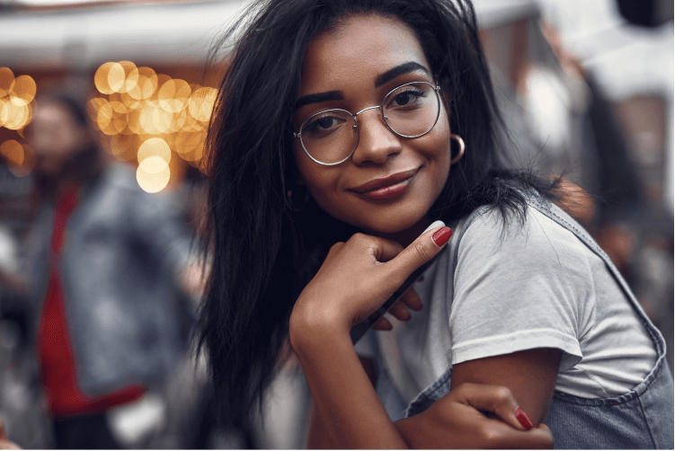 Armação de óculos feminino: como escolher - Blog eÓtica